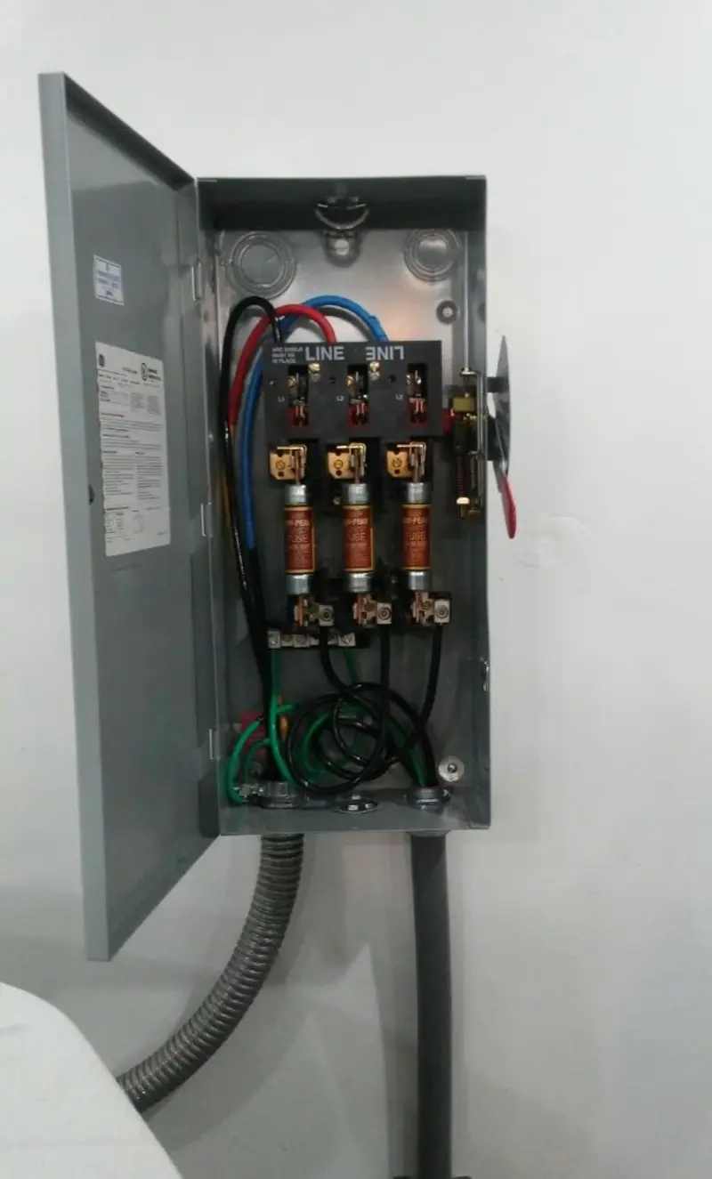 Three-phase disconnect switch installed for Smoke Detector Installation in Underwood-Petersville